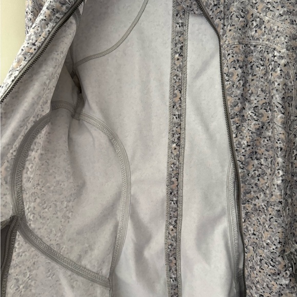 [SOLD] Lululemon Define Jacket Pattern - Picture 6 of 7